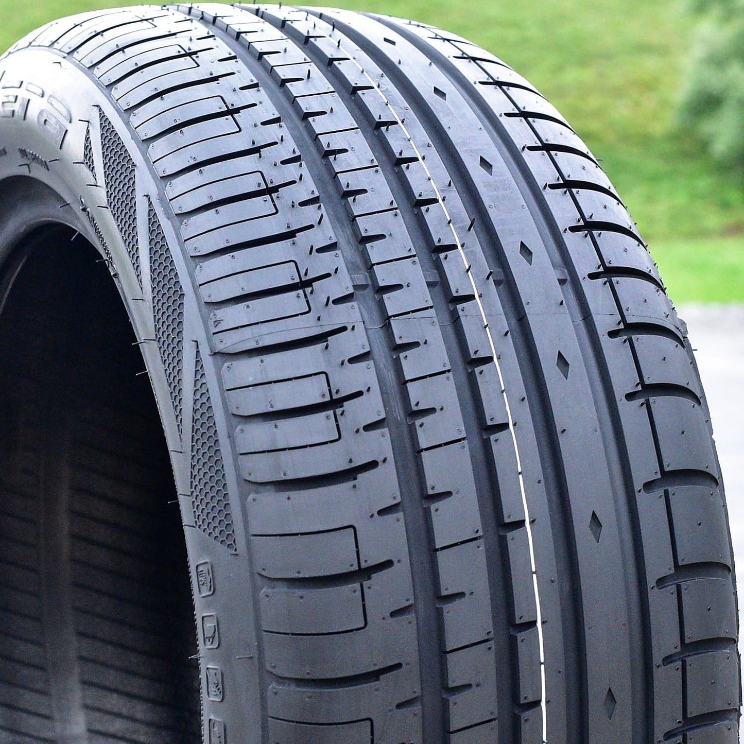 A set of 4 (four 225/40R20 101W XL AS A/S performance tires
